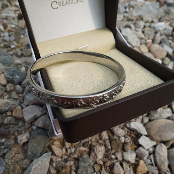 Carved Creations LifeMates Olive Branch Love Bangle Bracelet - Picture 12 of 13